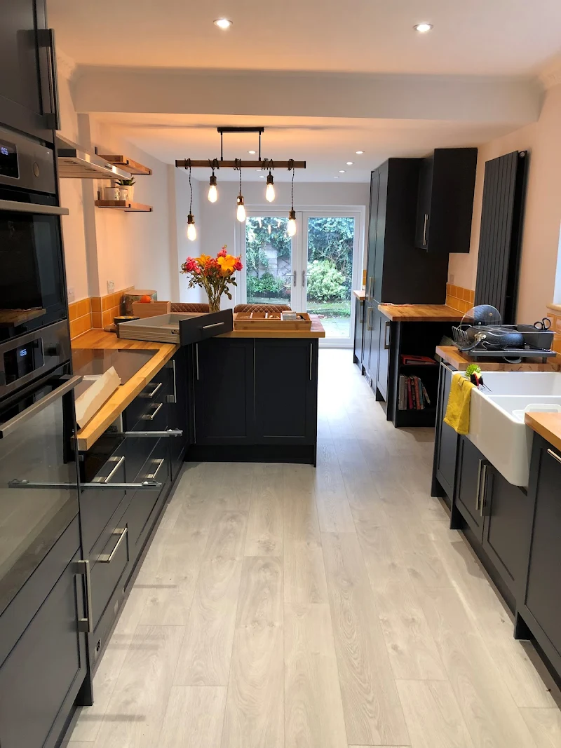 Bespoke kitchen refurb — photo 2 of 10